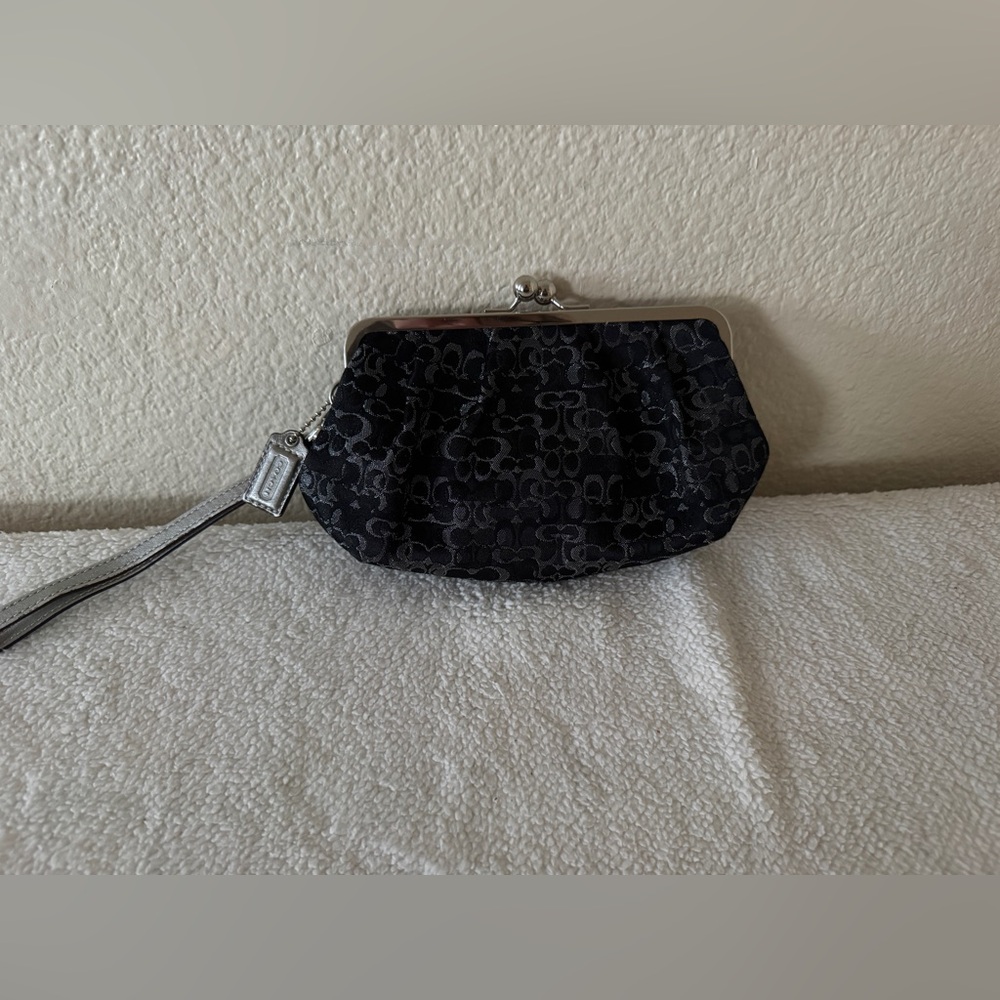 COACH Vintage Y2K Optic Lurex Large Framed Kisslock Clutch Wristlet Black Silver